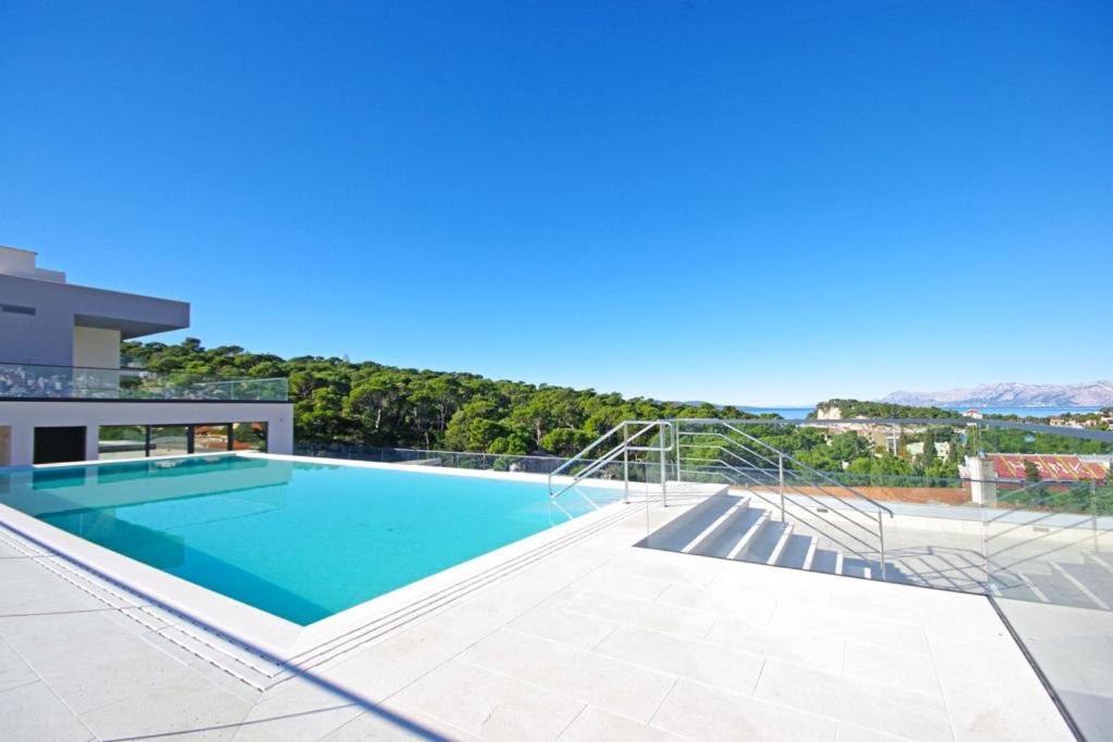 Atlantis Lux With Pool Apartment