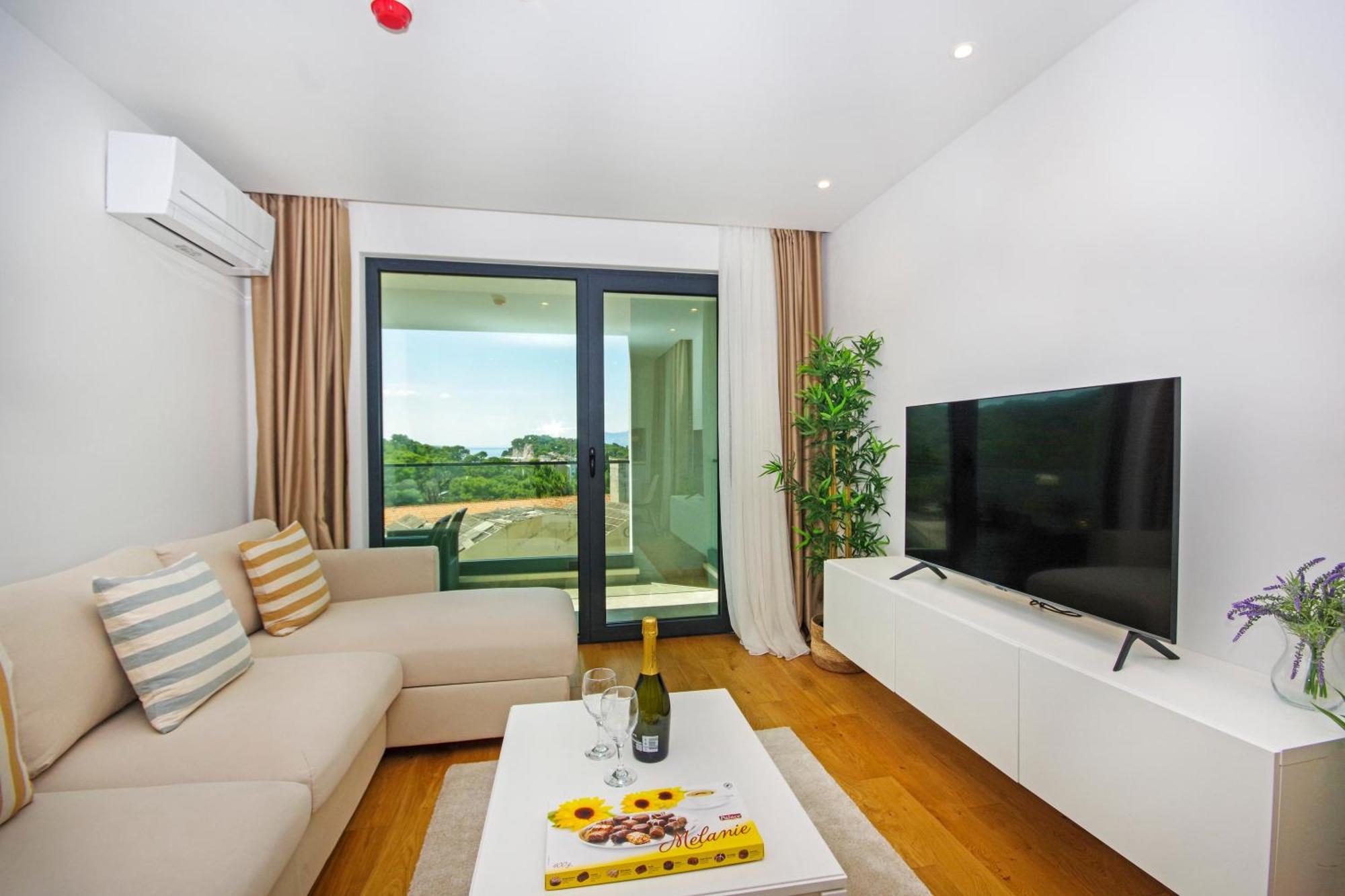 Apartment Atlantis Lux With Pool Makarska