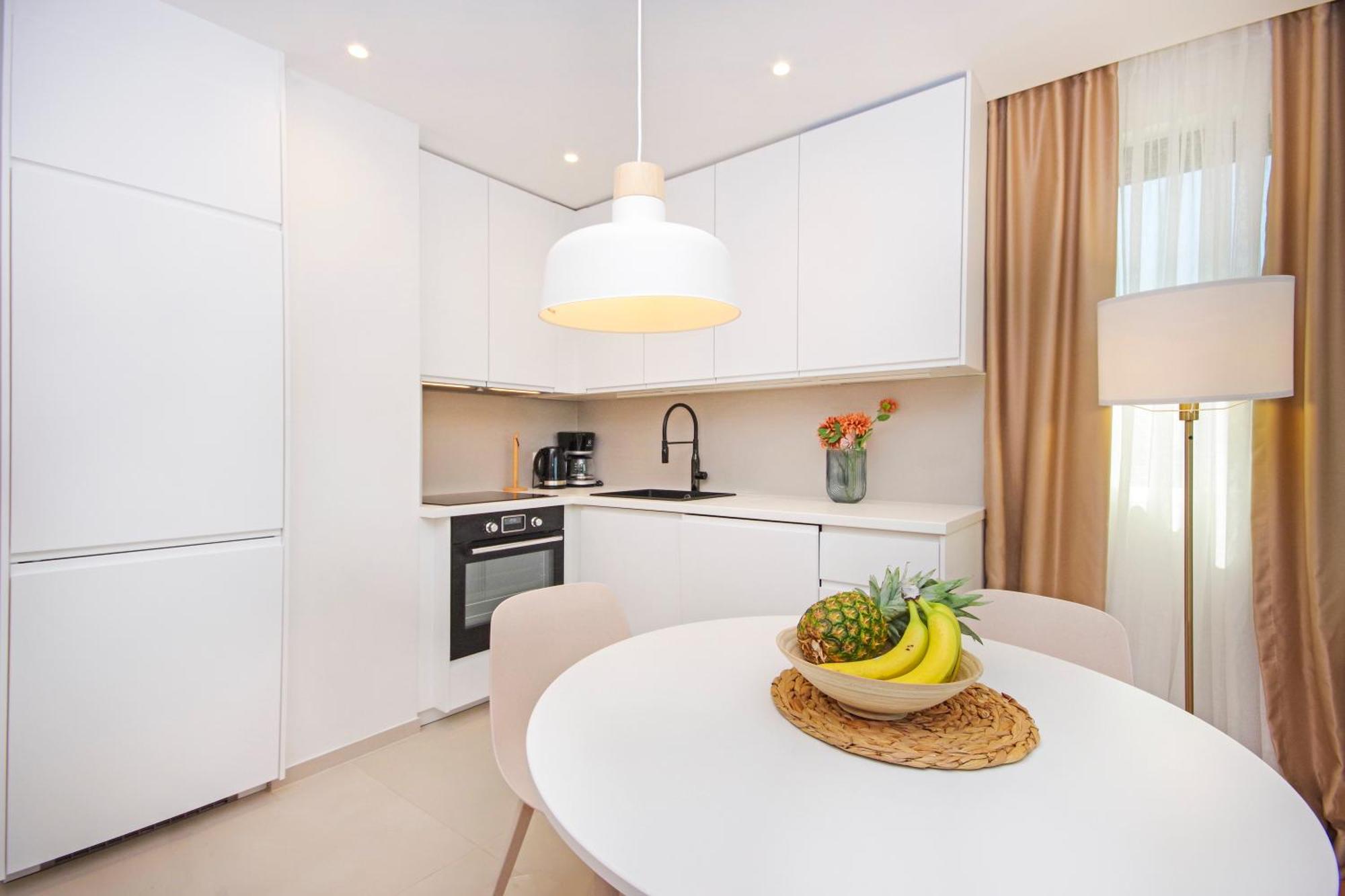 Apartment Atlantis Lux With Pool Makarska